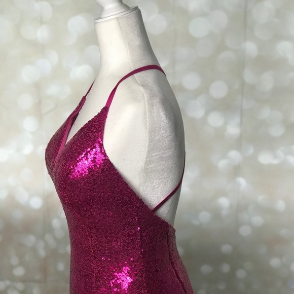 Sexy sequined fuschia gown - Picture 6 of 7